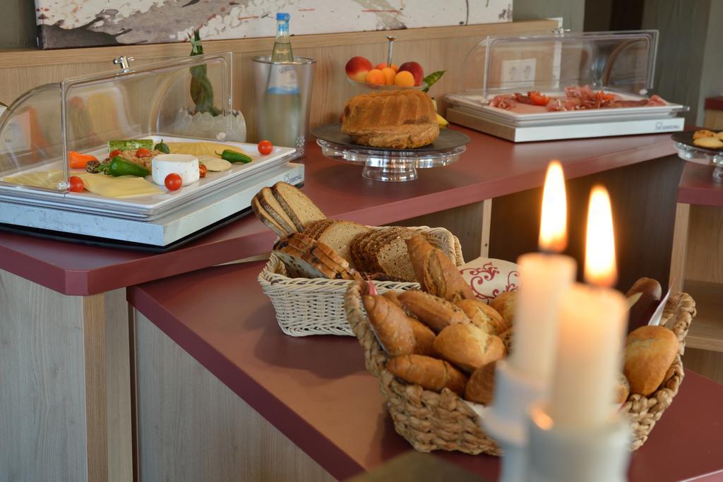 Hotel-Restaurant-Weingut Kapellenhof Клотен Екстериор снимка