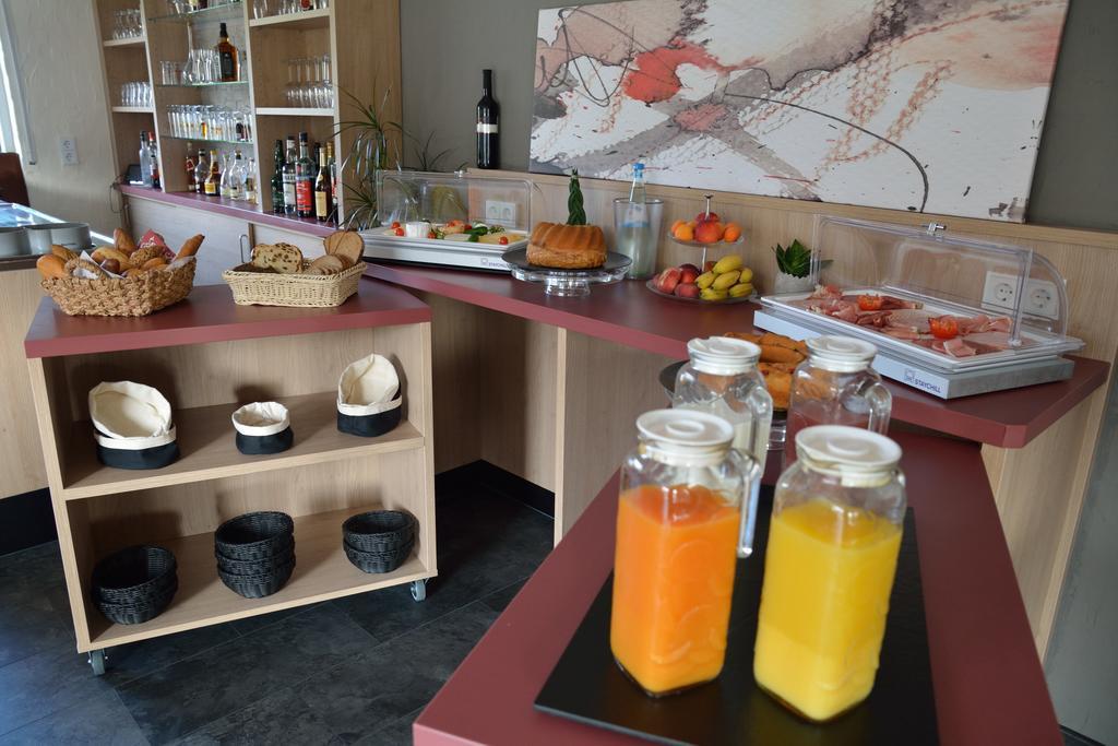 Hotel-Restaurant-Weingut Kapellenhof Клотен Екстериор снимка