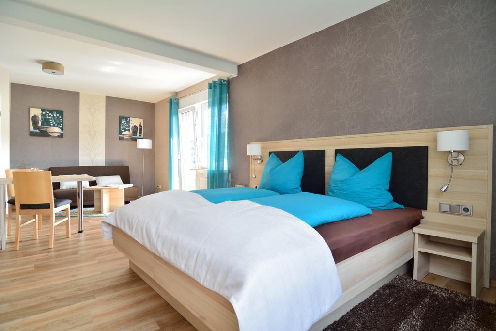Hotel-Restaurant-Weingut Kapellenhof Клотен Стая снимка