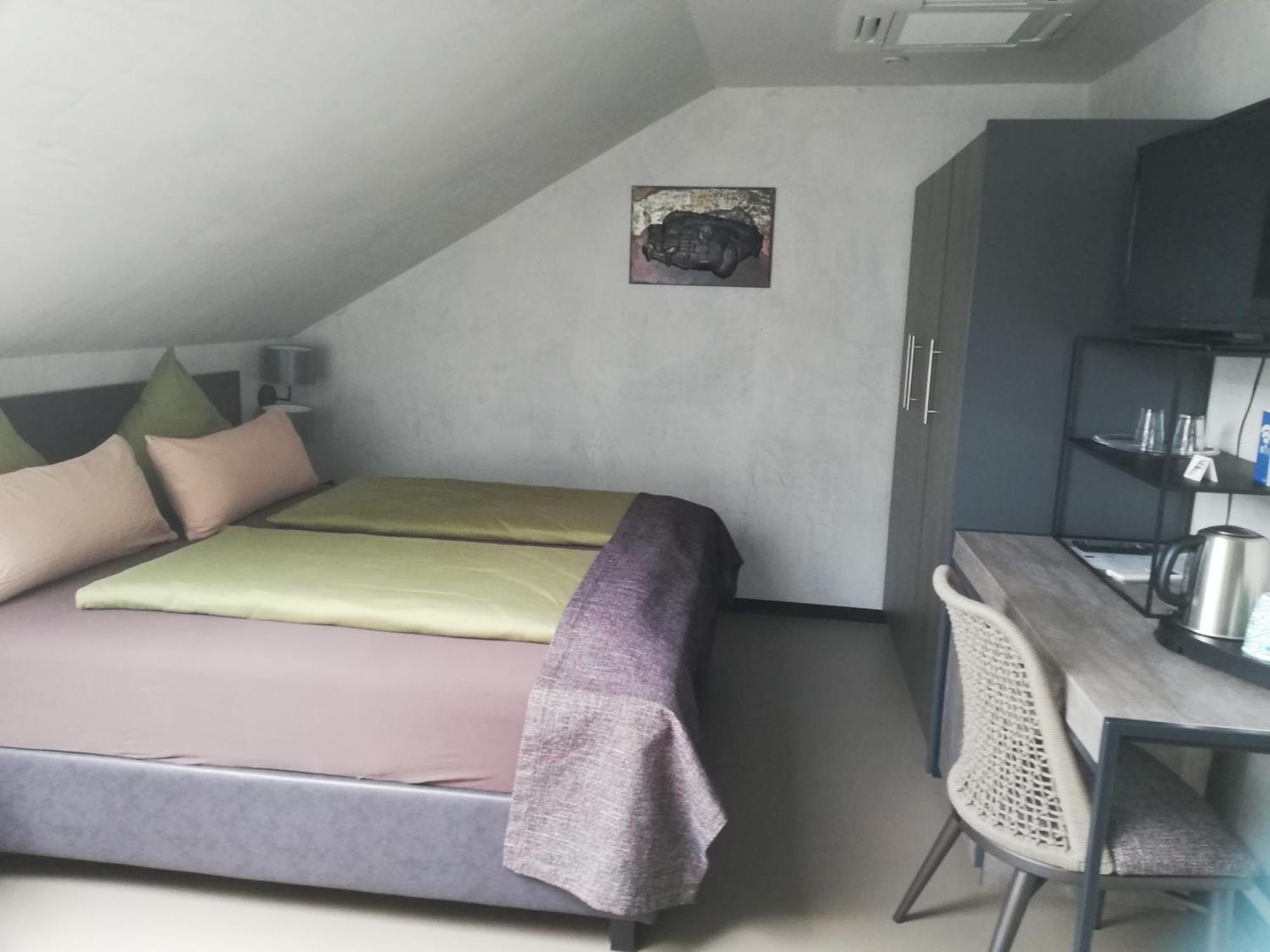 Hotel-Restaurant-Weingut Kapellenhof Клотен Екстериор снимка